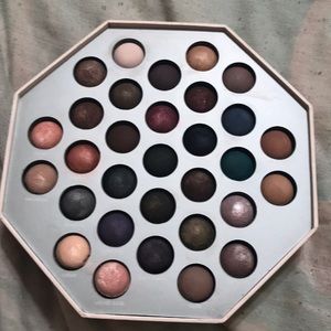 Laura Geller 31 days of holiday eyeshadow palette